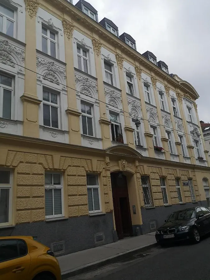 Asian Hospitality; Offer Near Imperial Palace Wien