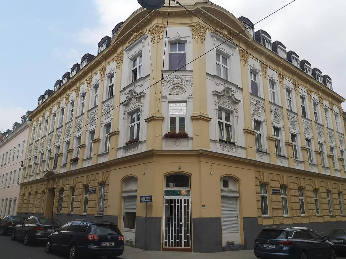 Asian Hospitality; Offer Near Imperial Palace Vienne